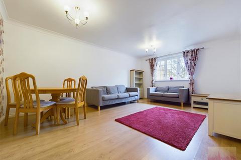 2 bedroom flat to rent, Sycamore Lodge, Cottage Close, Harrow on the Hill