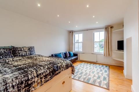 1 bedroom terraced house to rent, Salusbury Road, Queens Park