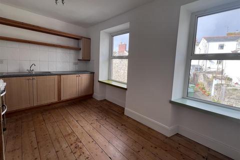 2 bedroom flat to rent, St. Marys Street, Penzance TR18