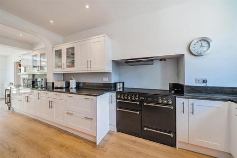 4 bedroom semi-detached house for sale, Chaucer Road, Bedford