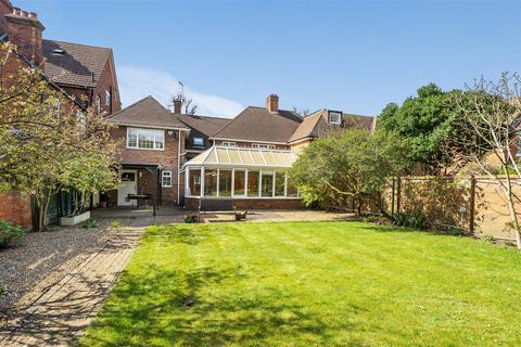 4 bedroom semi-detached house for sale, Chaucer Road, Bedford