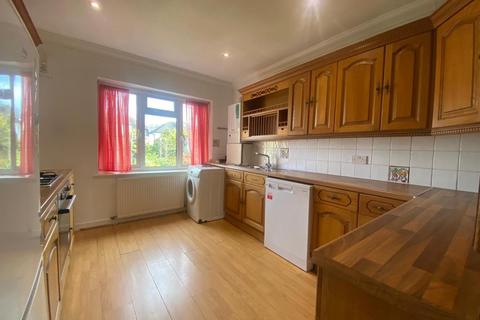 3 bedroom flat for sale, Tennyson Road, Mill Hill, NW7