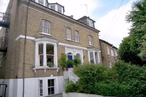 2 bedroom flat to rent, Amyand Park Road, St Margarets