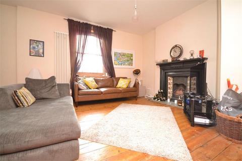 2 bedroom flat to rent, Amyand Park Road, St Margarets