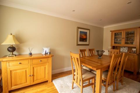 12 Parsonage Way, Linton, Cambridge, CB21 4YL