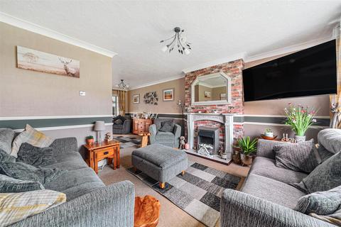 4 bedroom semi-detached house for sale, Orchard Close, Great Oakley