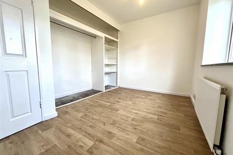 2 bedroom flat to rent, Kempe Road, Enfield