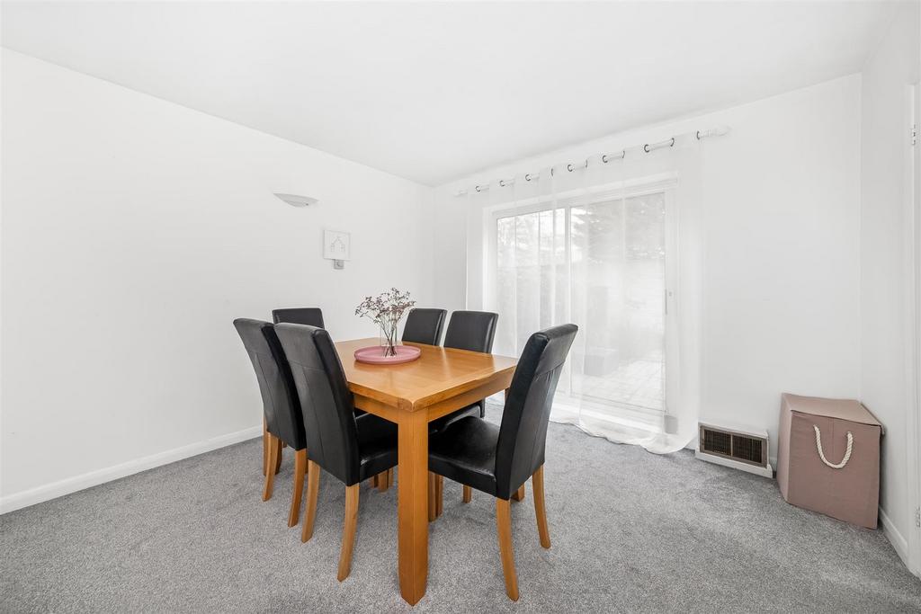 Dining/living room