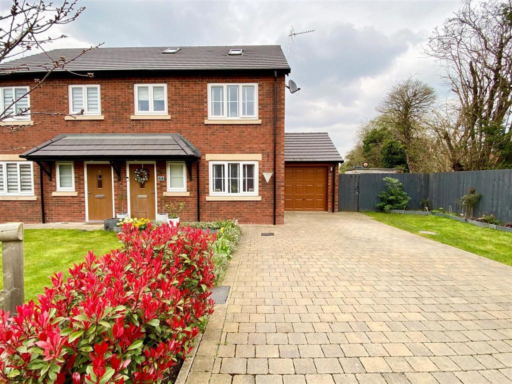Kingfisher Way, Morda, Oswestry 4 bed semidetached house £350,000
