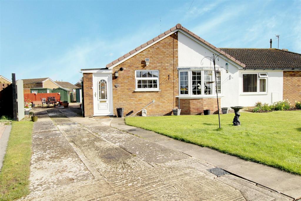 Sandringham Drive, SuttonOnSea LN12 2 bed semidetached bungalow for