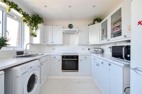 6 Becket Close, Hastings, TN34 3UE
