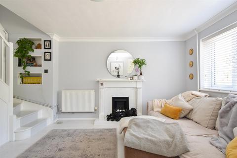 6 Becket Close, Hastings, TN34 3UE