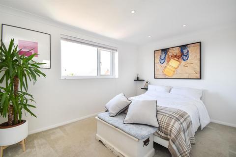 6 Becket Close, Hastings, TN34 3UE