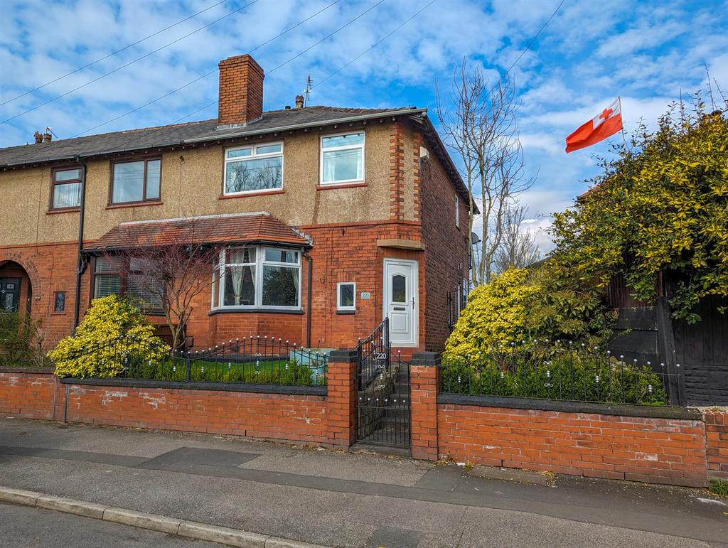Holden Road, Leigh 3 bed end of terrace house for sale £239,950