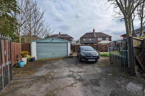 3 bedroom end of terrace house for sale, Holden Road, Leigh