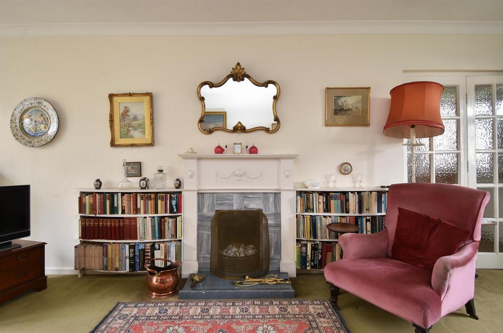 Living &amp; dining room