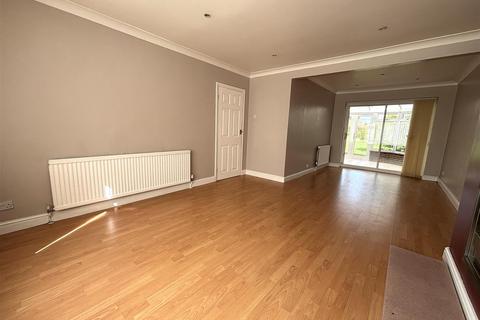 13 Avon Drive, Bedford, MK41 7AE