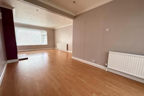 13 Avon Drive, Bedford, MK41 7AE