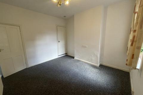 2 bedroom terraced house to rent, Knighton Fields Road East, Leicester