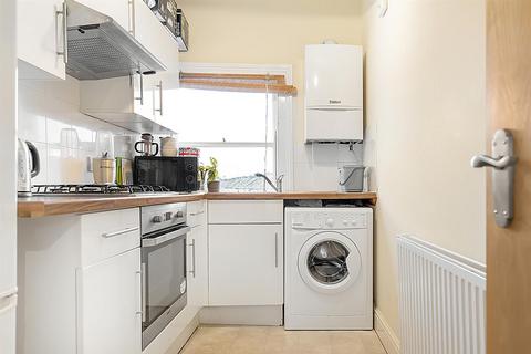 2 bedroom flat to rent, Sandmere Road, SW4