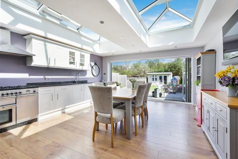 45 Ardrossan Gardens, Worcester Park, KT4 7AX