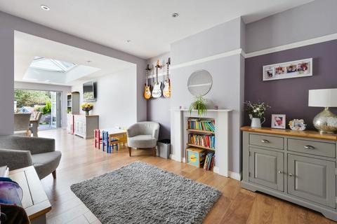 45 Ardrossan Gardens, Worcester Park, KT4 7AX