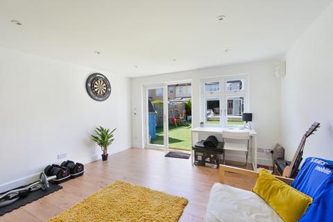 45 Ardrossan Gardens, Worcester Park, KT4 7AX