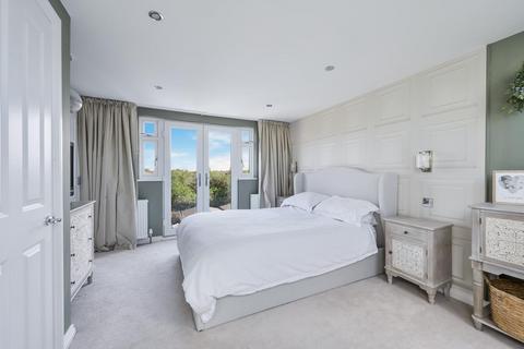 45 Ardrossan Gardens, Worcester Park, KT4 7AX
