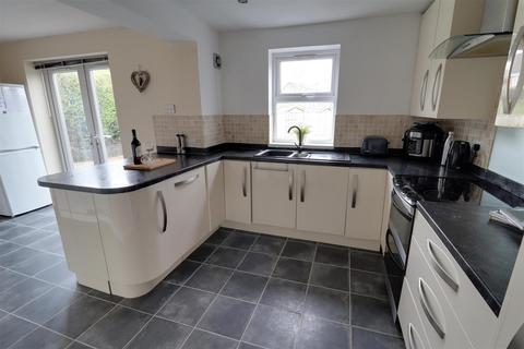 4 bedroom semi-detached house for sale, Parkers Road, Leighton, Crewe