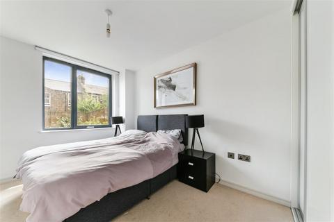 3 bedroom maisonette to rent, Hawthorne Crescent, Greenwich, London