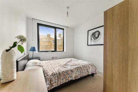 3 bedroom maisonette to rent, Hawthorne Crescent, Greenwich, London