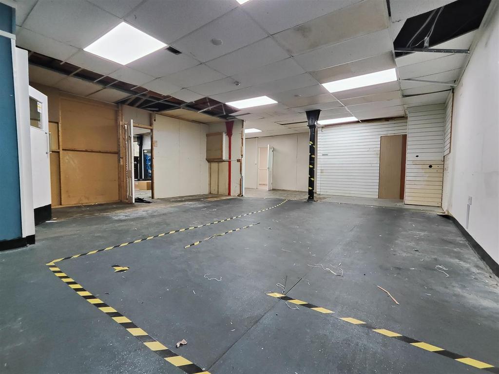 Colne Valley Business Park, Linthwaite, Huddersfield Shop to rent £