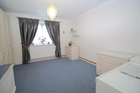 22 Bantams Close, Birmingham, B33 0YL