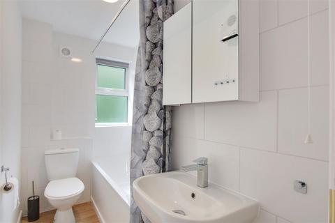 1 bedroom flat to rent, Smarts Green, Waltham Cross EN7