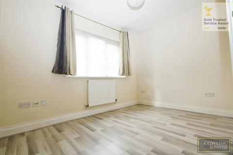 2 bedroom apartment to rent, High Road, Rayleigh
