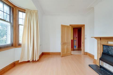 3 bedroom flat for sale, St. Pauls Avenue, London