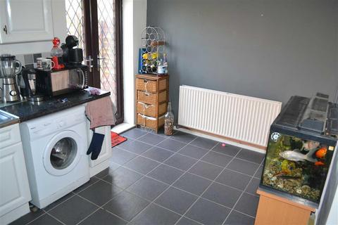2 bedroom semi-detached house to rent, Warmley Close,Dunstall