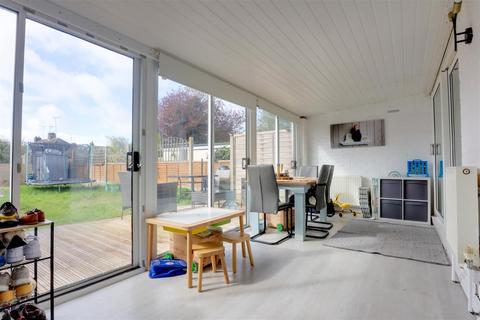 2 bedroom semi-detached bungalow for sale, Burrs Road, Clacton On Sea, Essex, CO15 4LW, Clacton-On-Sea CO15