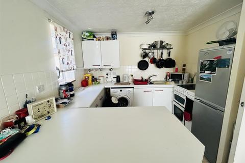 1 bedroom flat for sale, Snowdon Close, Eastbourne BN23