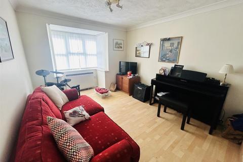 1 bedroom flat for sale, Snowdon Close, Eastbourne BN23