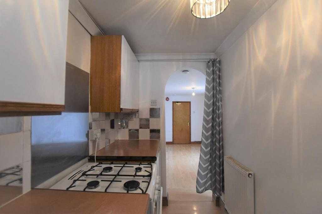 Kitchen 1 .jpg