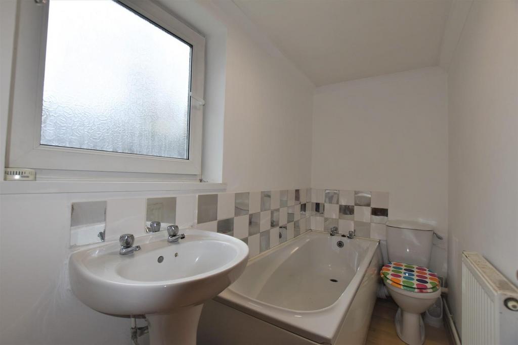 Bathroom 1 .jpg