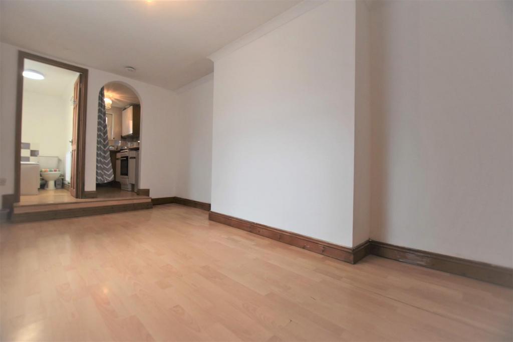 Living area pic 2.jpg