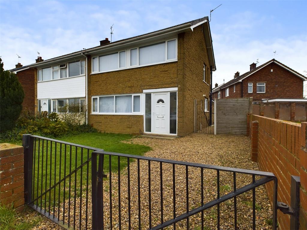 Graham Road, Kirk Sandall, Doncaster... 3 bed semidetached house for