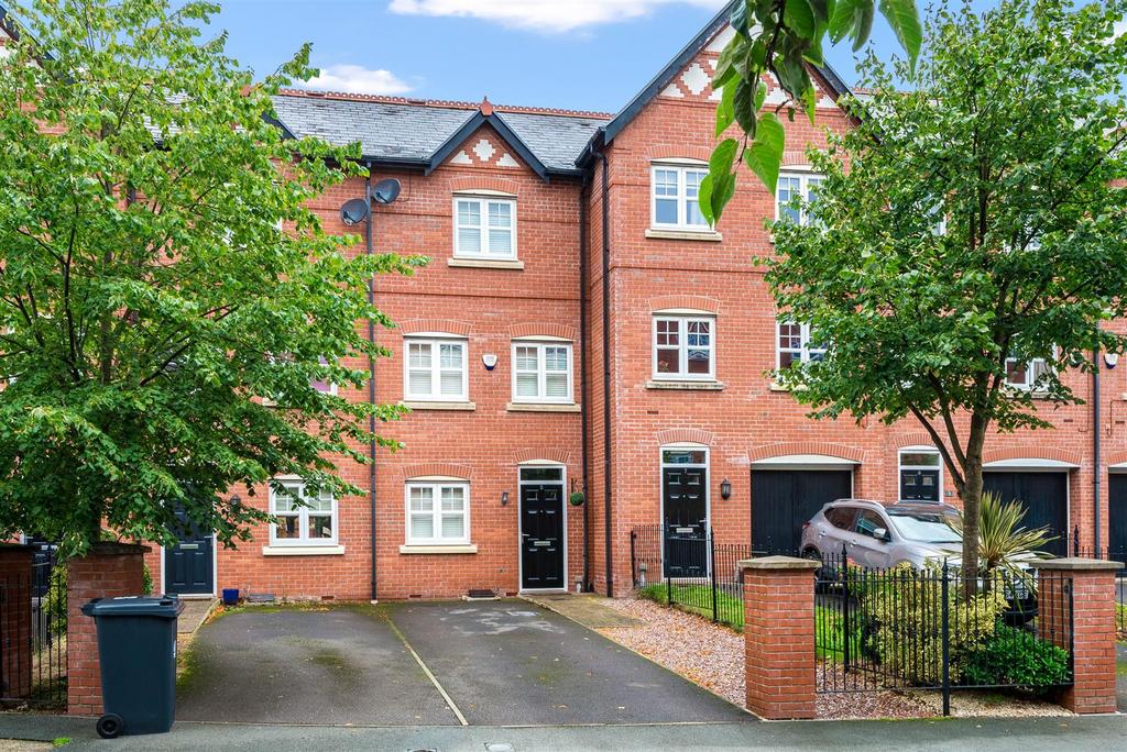 Gardinar Close, Wigan WN1 3 bed house £975 pcm (£225 pw)