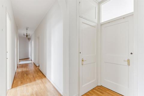 4 bedroom flat for sale, North End House, Fitzjames Avenue, London, W14