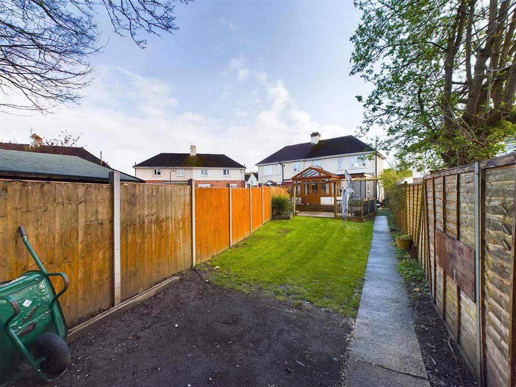Kingsley Road, Gloucester 3 bed semidetached house for sale £240,000