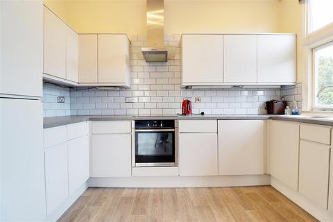 2 bedroom flat to rent, Ferriby Road, Hessle