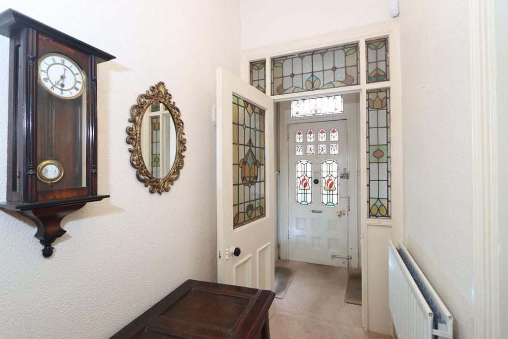 Hillgrove Crescent, Kidderminster, DY10 4 bed semidetached house for