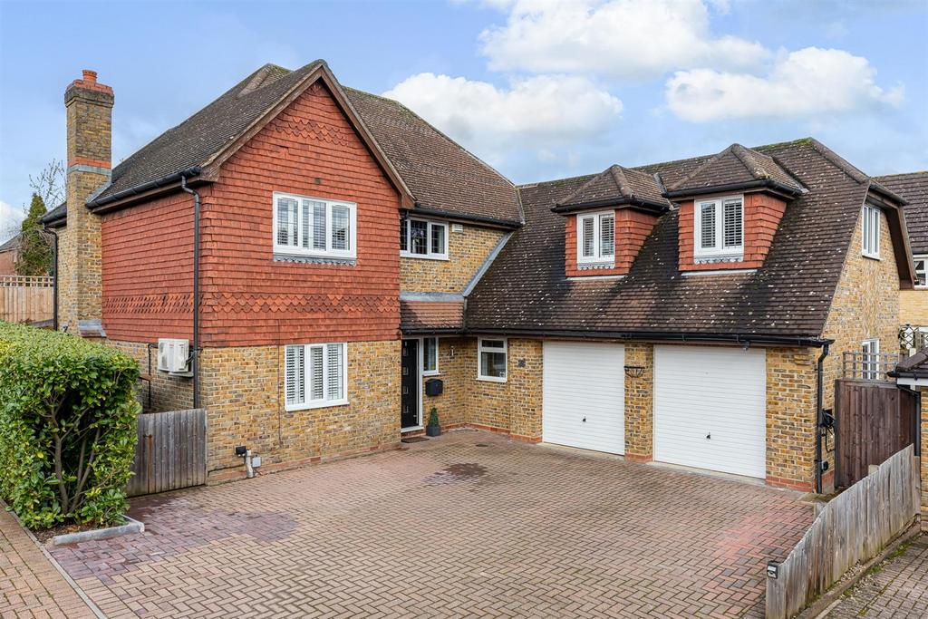 Richardson Crescent, Cheshunt 5 bed detached house for sale £975,000